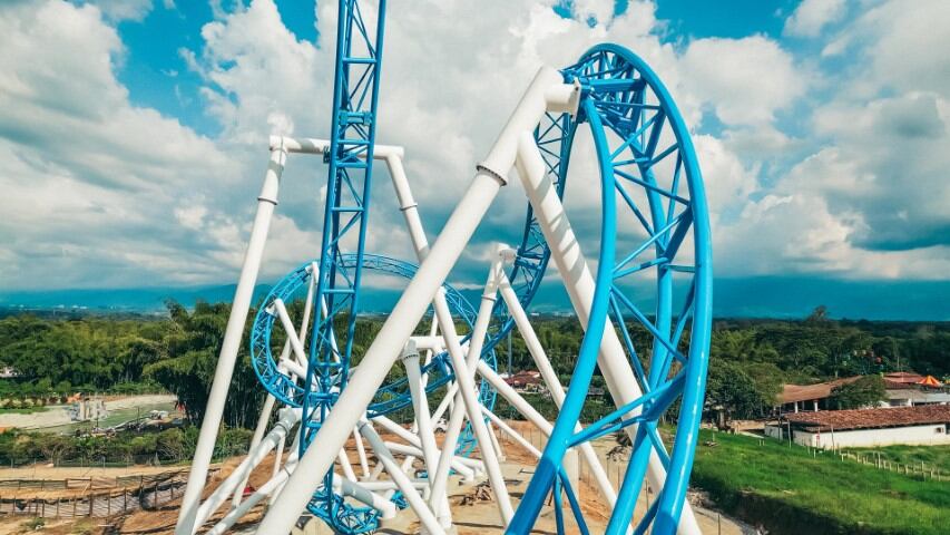 Así es la nueva montaña rusa Avix, del Parque del Café, inspirada en la riqueza de las aves de Colombia