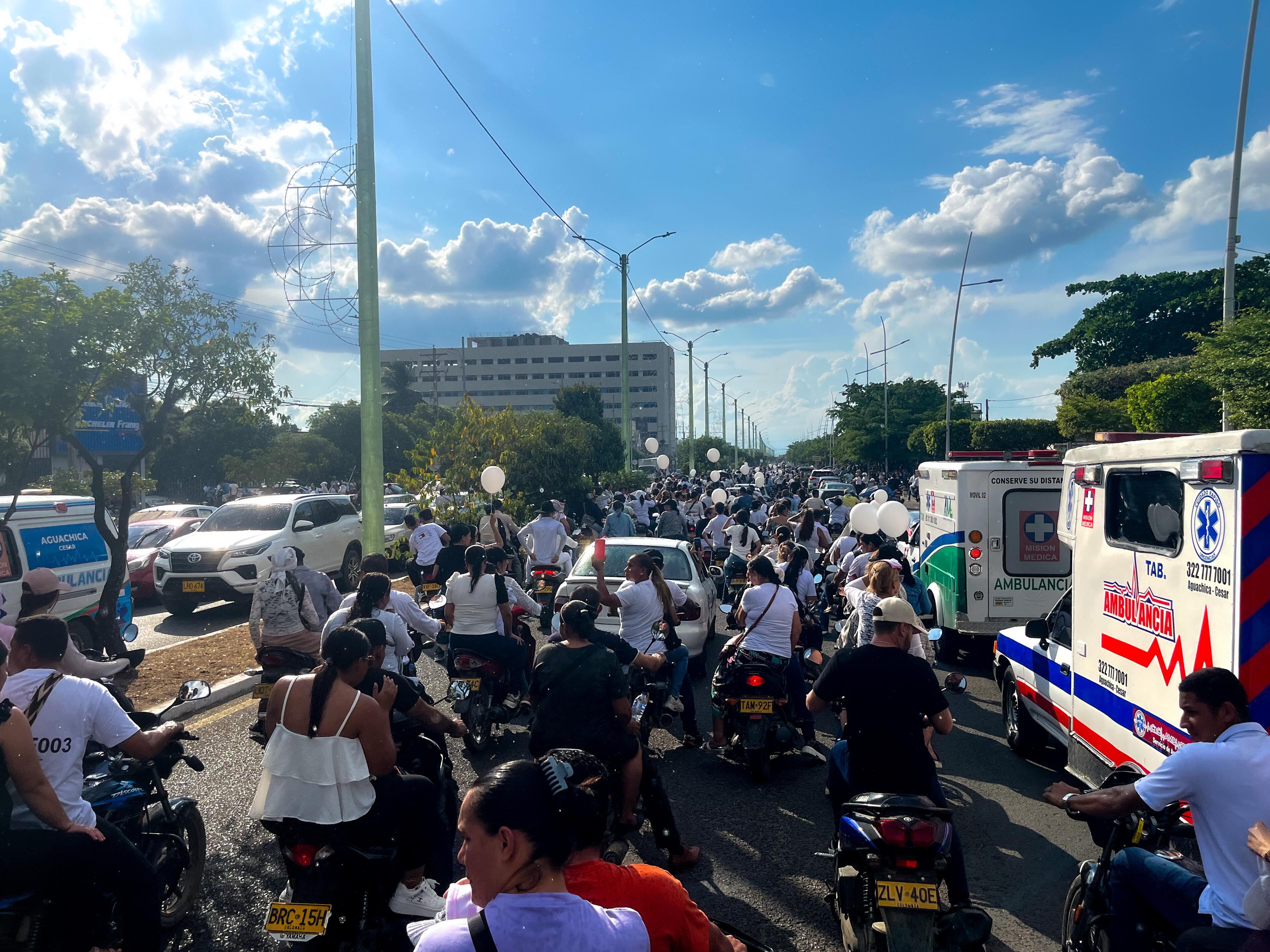 El velorio, que comenzó en la tarde del jueves, se desarrolló en un ambiente solemne y de profunda tristeza.