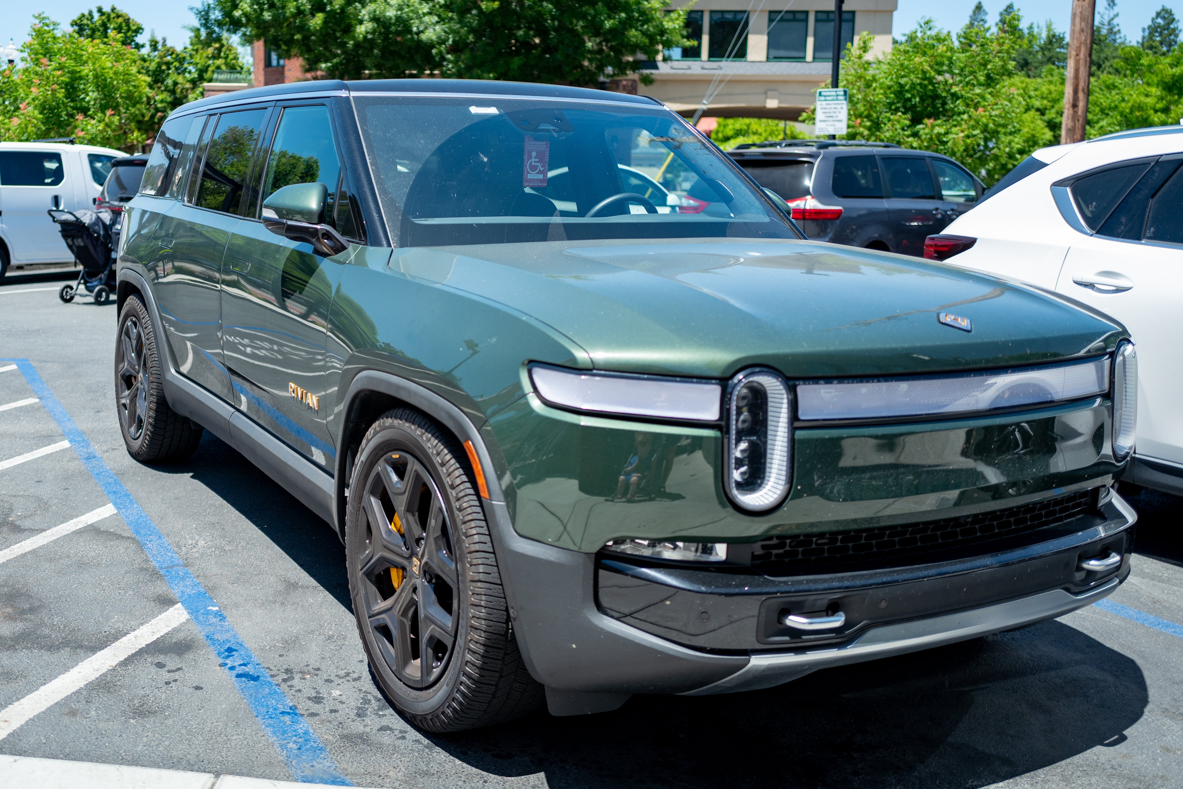 Una falla en el sistema de cámara de reversa afecta a decenas de miles de vehículos eléctricos de Rivian en Estados Unidos.