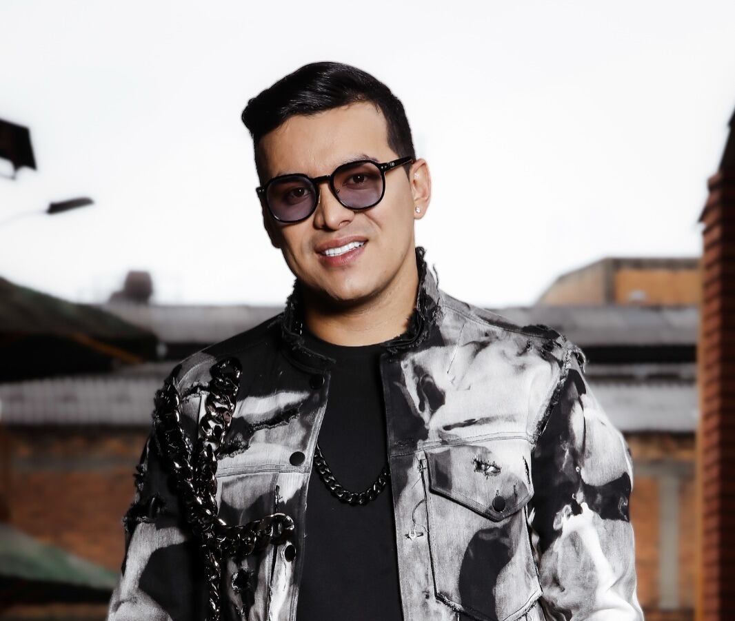 Yeison Jiménez canta música popular