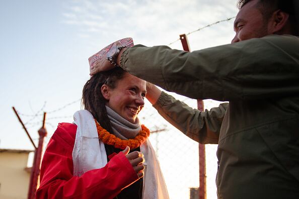 Al llegar a la cima de Cho Oyu el 3 de mayo, la escaladora noruega Kristin Harila, de 37 años, se convirtió oficialmente en la mujer más rápida en alcanzar la cima de los 14 picos de ocho mil. Le tomó 12 meses y cinco días lograr la hazaña.