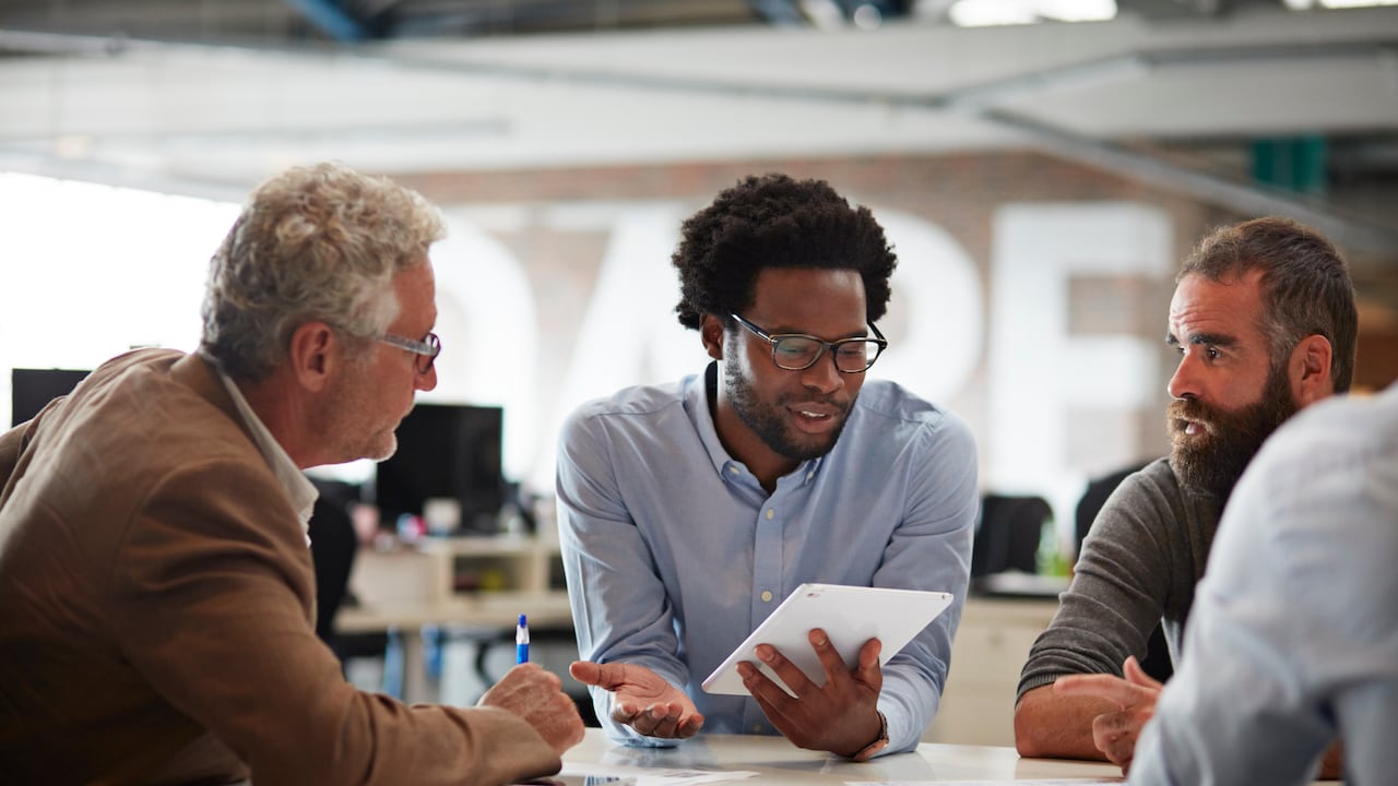 Para poder aplicar a las vacantes disponibles puede hacerlo a través de Magneto, completando su perfil y hoja de vida.