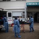 PERSONAL MEDICO REALIZANDO EL TRASLADO DE UN PACIENTE CON COVID 19 A LA CIUDAD DE BOGOTA DESDE EL HOSPITAL SAN RAFAEL DE FUSAGASUGÁ
HOSPITAL SAN RAFAEL DE FUSAGASUGÁ
COVID 19
FUSAGASUGÁ CUNDINAMARCA
05 DE FEBRERO 2021
FOTO: ESTEBAN VEGA LA-ROTTA
REVISTA SEMANA