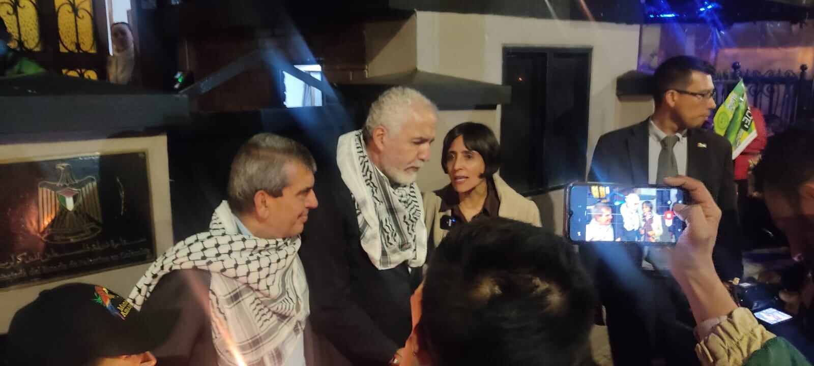 Ministra de Medio Ambiente, Susana Muhamad apoya las manifestaciones propalestinas en Bogotá.