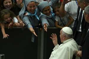 Pope Francis meets with nuns of Sisters Disciples of Jesus in the Eucharist on August 25, 2023 at Paul-VI hall in The Vatican. (Photo by Tiziana FABI / AFP)
