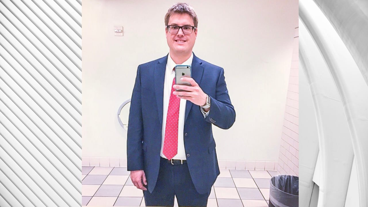 Brian Szasz es hijo de Linda, esposa del millonario, fruto de una relación anterior.