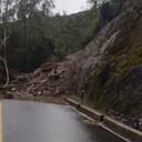 Vía Málaga afectada por derrumbe debido a las fuertes lluvias