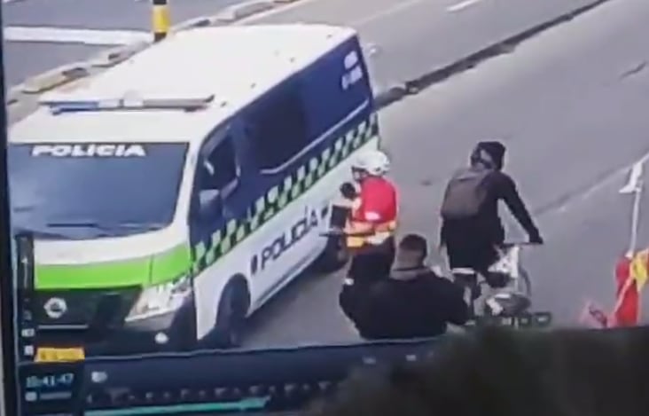 El guardián de la ciclovía detuvo a los uniformados, sin esperar que reaccionada de la manera en que lo hizo.