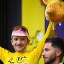 El ciclista sudamericano del EF Education arrebata la preciada prensa al esloveno Tadej Pogacar por la suma de mejores puestos.