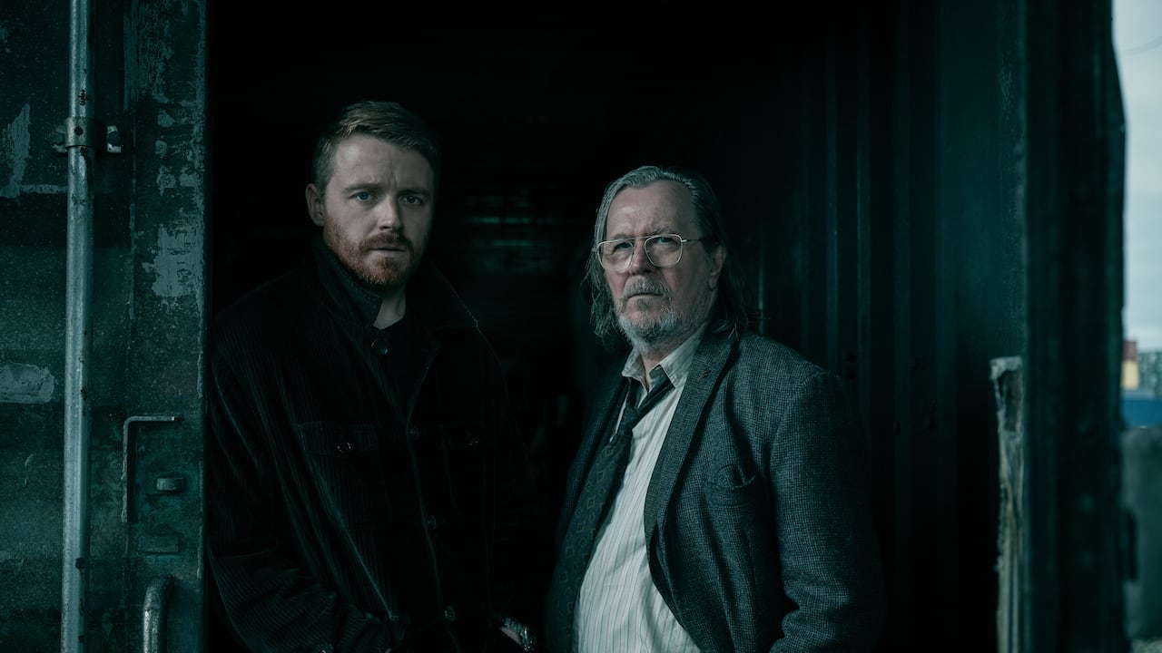 Liderada por Gary Oldman, 'Slow Horses' no tiene competencia y mejora temporada a temporada.