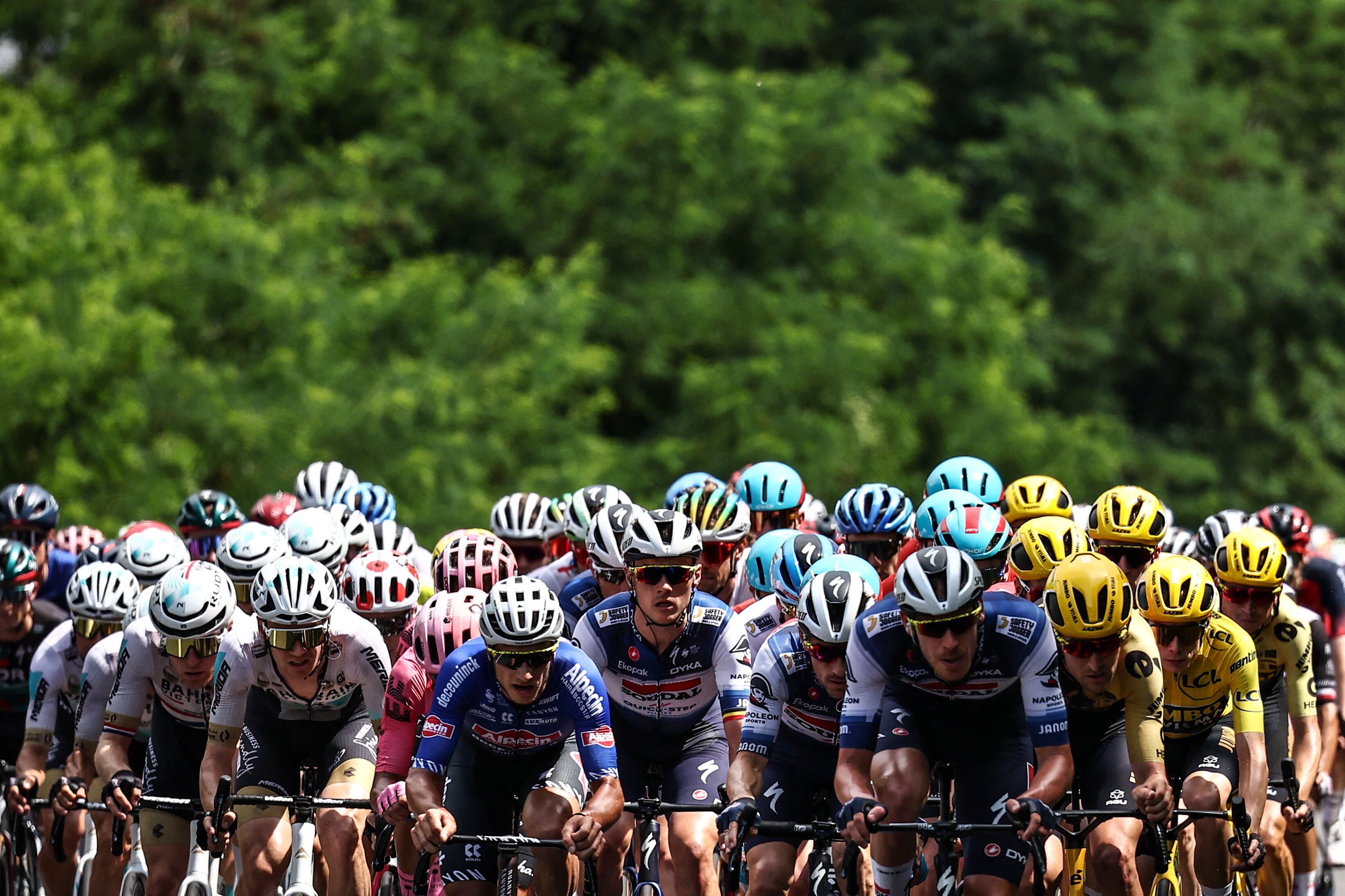 The pack of riders cycles during the 7th stage of the 110th edition of the Tour de France cycling race, 170 km between Mont-de-Marsan and Bordeaux, in southwestern France, on July 7, 2023. (Photo by Anne-Christine POUJOULAT / AFP)