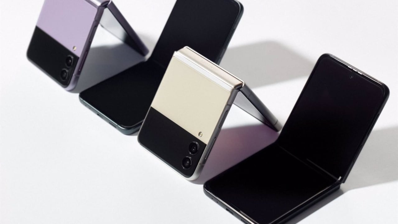 Se trata de un teléfono móvil perteneciente a la serie Galaxy Z, que, en su formato compacto, presenta un aspecto similar al de cualquier ‘smartphone’.