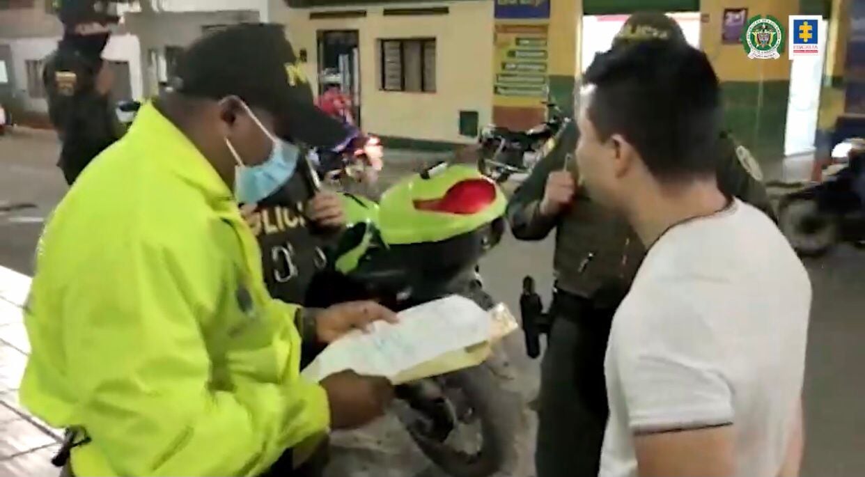 La Fiscalía capturó a cuatro policías que, supuestamente, estaban al servicio de una organización narcotraficante en Santa Marta.