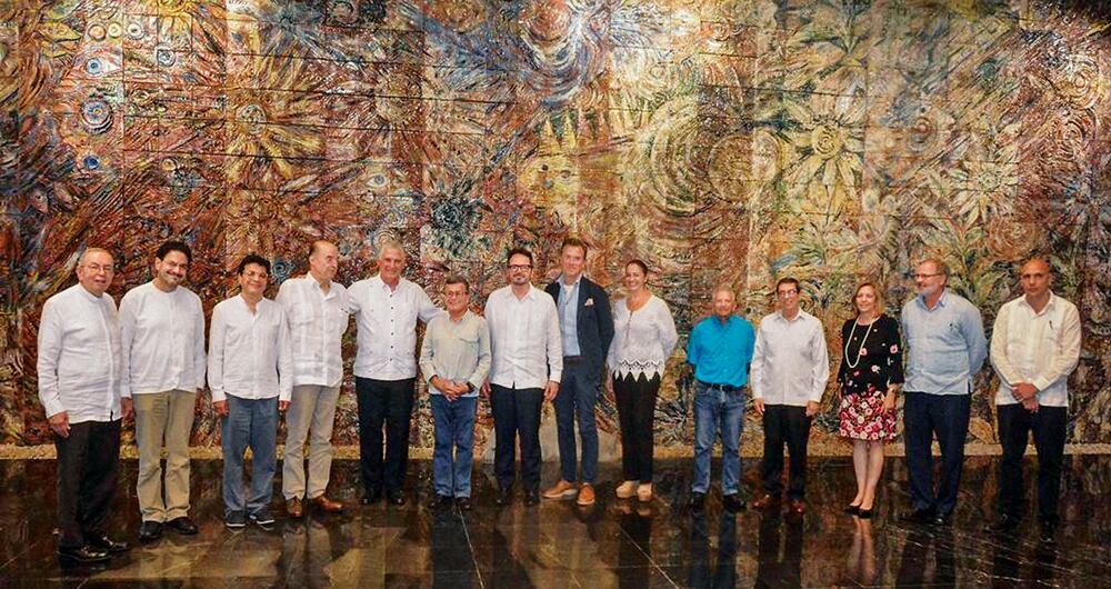 En el Palacio de las Convenciones, en La Habana, los delegados del presidente Gustavo Petro y los negociadores de la guerrilla estuvieron dialogando con el presidente de Cuba, Miguel Díaz-Canel, quien ofreció nuevamente la isla como sede alterna de la eventual negociación de paz. 