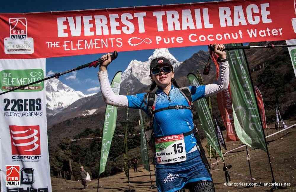 Diana Ramírez la única Colombiana y Latinoamericana en participar en la séptima versión del Everest Trail Race una de las carreras mas difíciles del mundo. foto: Ian Corless.