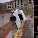 "Quiero dedicar este salto en honor a su memoria", dijo el 'influencer' en uno de los videos.