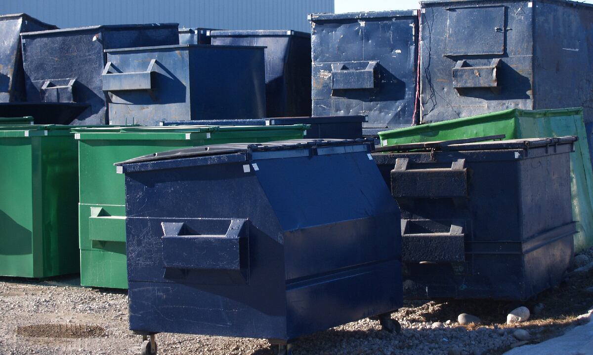 Imagen referencia: Contenedores de ropa para donaciones