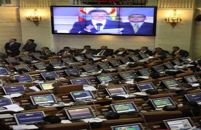 "Ni revocatoria, ni constituyente". Santos respaldó al Congreso.