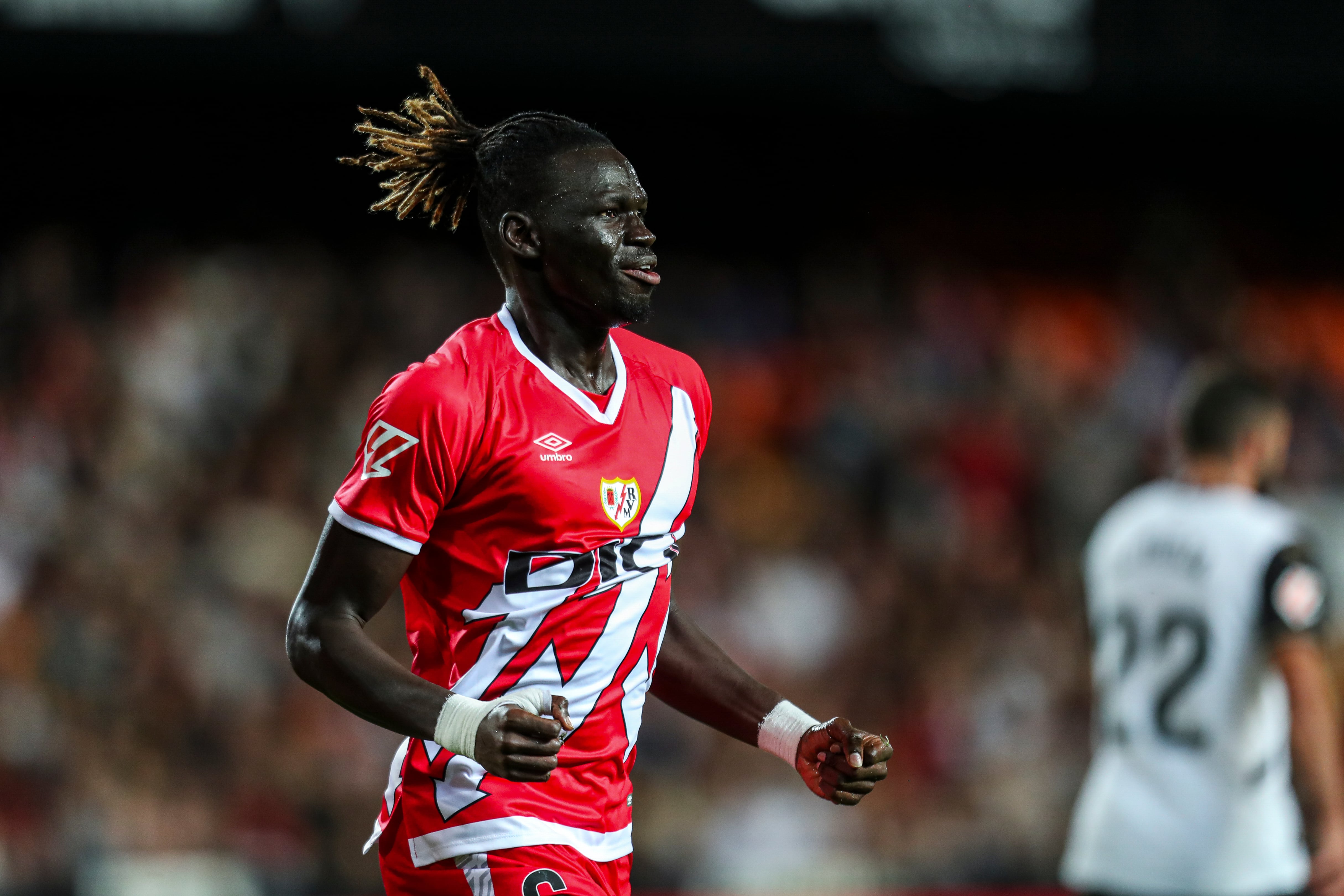 Pathé Ciss anotando el gol del triunfo de Rayo Vallecano sobre Valencia.