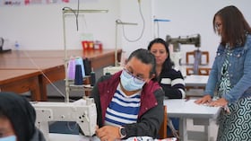 Los centros cuentan con una inversión que asciende a los $12.800
millones y, en un plazo de dos años, beneficiarán a más de 1.300
unidades productivas y mipymes en estos territorios, en alianza con las cámaras de comercio.