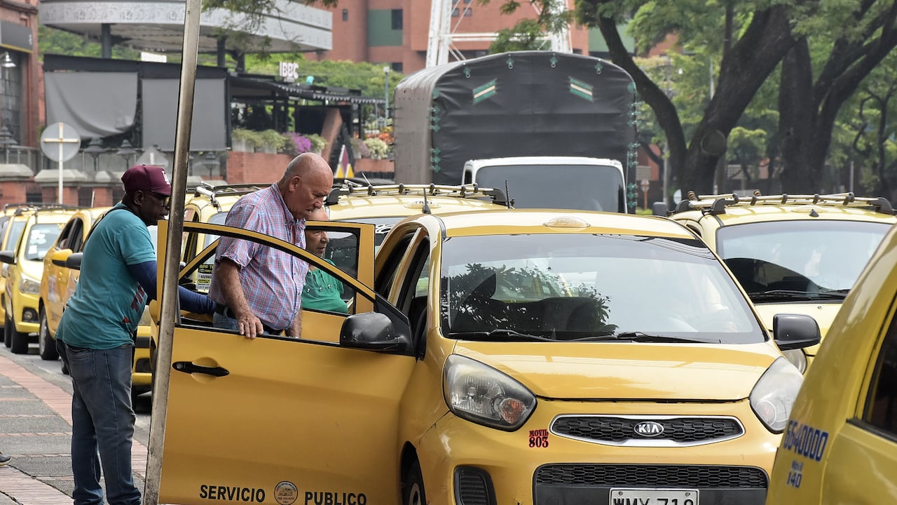 El Gremio de taxistas está a la espera de que se apruebe el decreto en el que se incrementa el valor de la tarifa de este servicio.