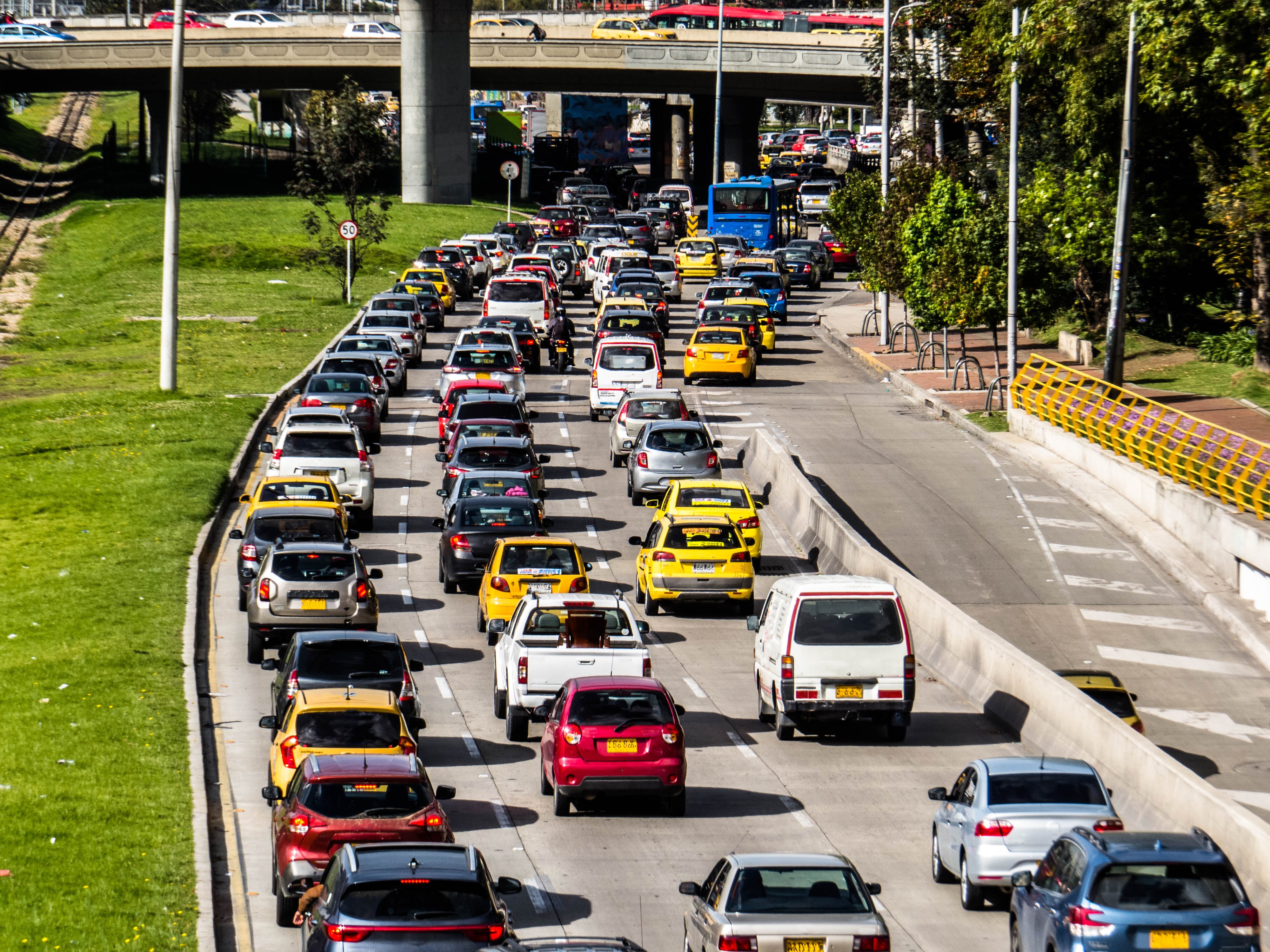 Los ciudadanos pueden pagar el impuesto vehicular de forma virtual, presencial o por medios electrónicos.