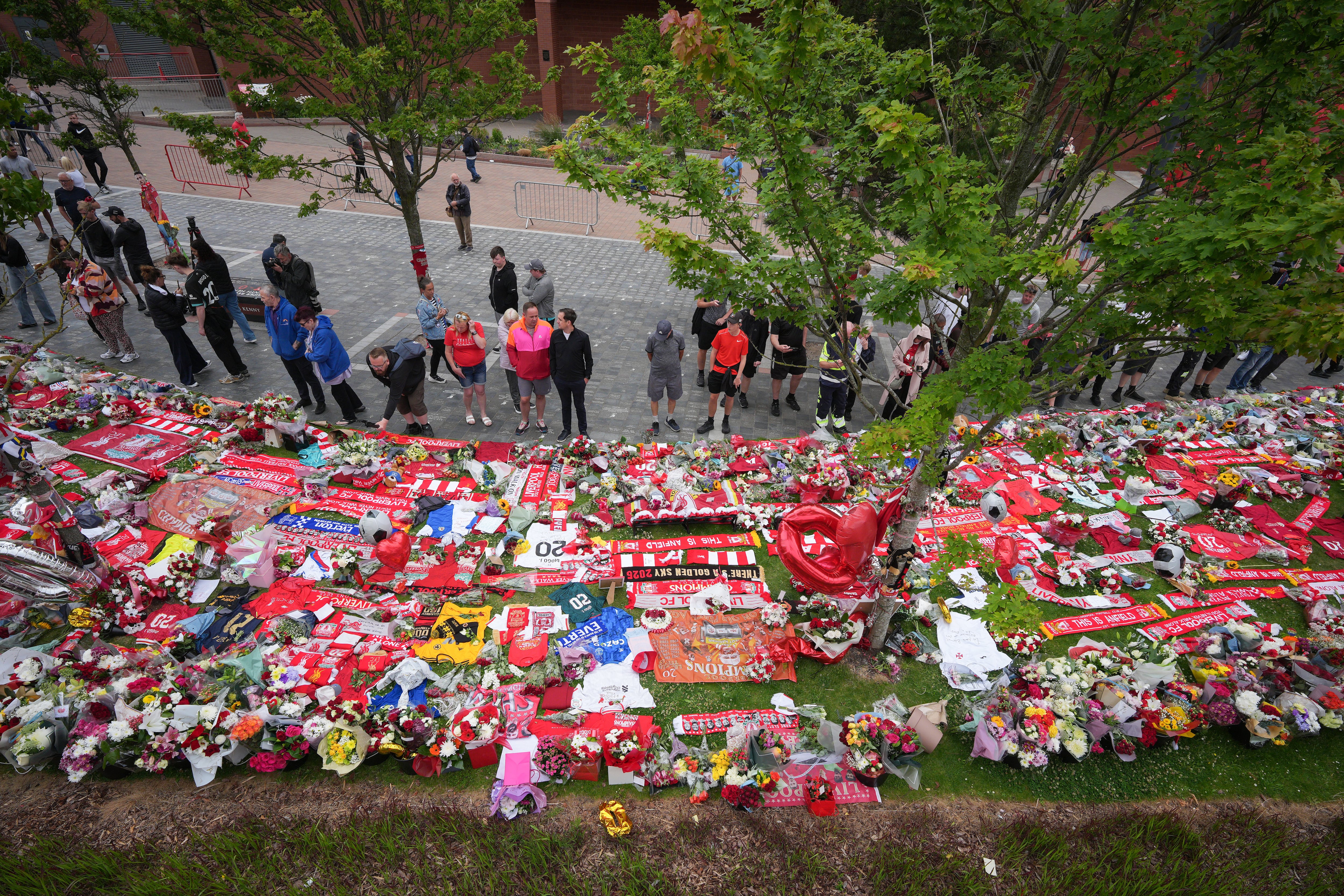 Múltiples tributos a Diogo Jota en Liverpool