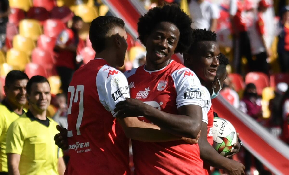 Carlos Sánchez en su debut con Santa Fe