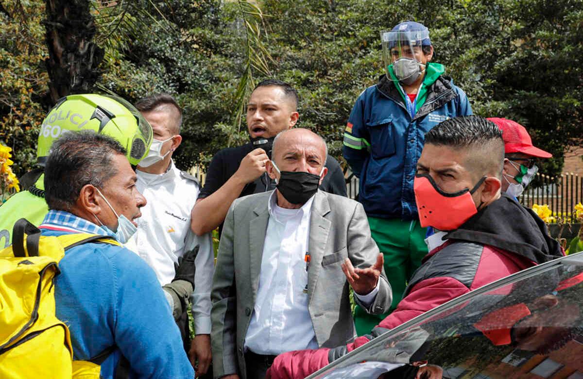 Los representantes del gremio, la superintendencia y el Ministerio de Transporte se sentarán para discutir cuáles son los problemas que más afectan a cada modalidad de transporte. La lupa estará sobre el control al mototaxismo y a las aplicaciones tecnológicas que movilizan pasajeros sin contar con las medidas que exigen las autoridades. Foto: Guillermo Torres / SEMANA 