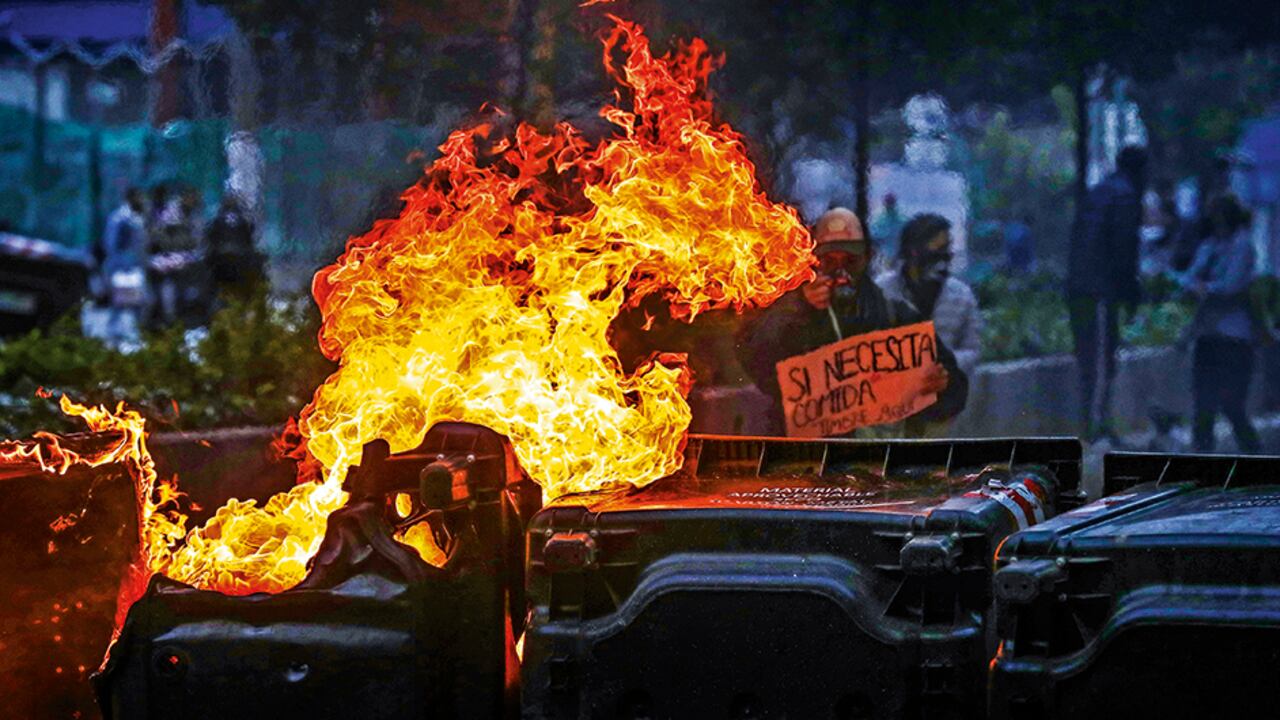 Colombia vive uno de los momentos más convulsionados de su historia reciente. ¿Cómo enfrentarlo? Cualquier respuesta provoca controversia.