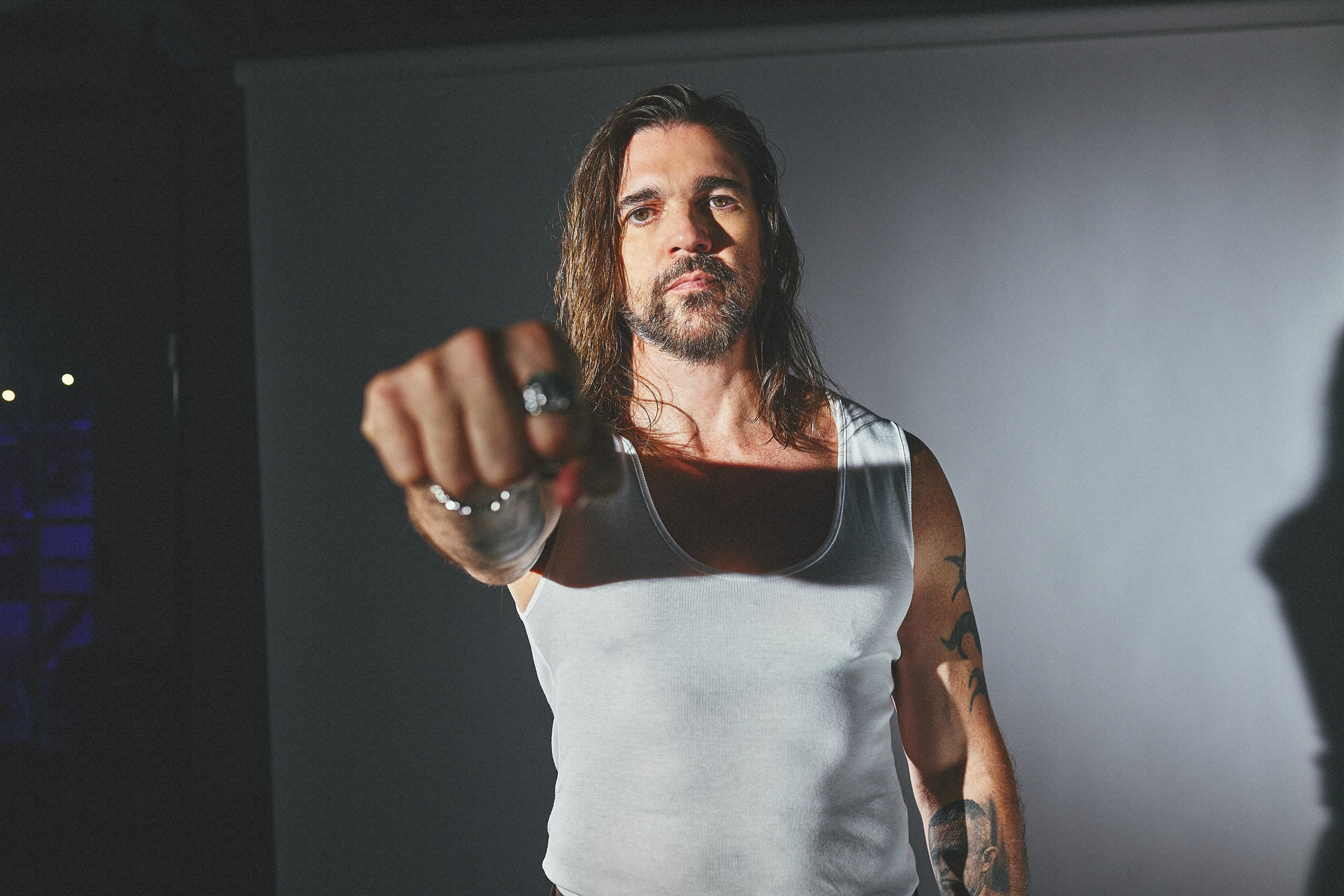 El cantante colombiano presenta su nuevo álbum Vida Cotidiana, un trabajo en el que abre las puertas de su corazón.