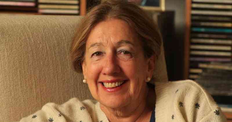 "¿Para qué niños estamos soñando? ¿Si los estamos matando, si entre las desalmadas guerrillas, los militares y los paramilitares los hemos convertido en carne de cañón?", se pregunta Camila Loboguerrero.