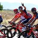 Los colombianos Bernal e Higuita, sólidos en el pelotón principal.