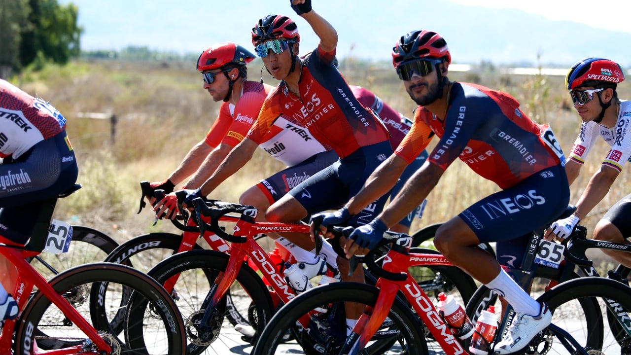 Los colombianos Bernal e Higuita, sólidos en el pelotón principal.
