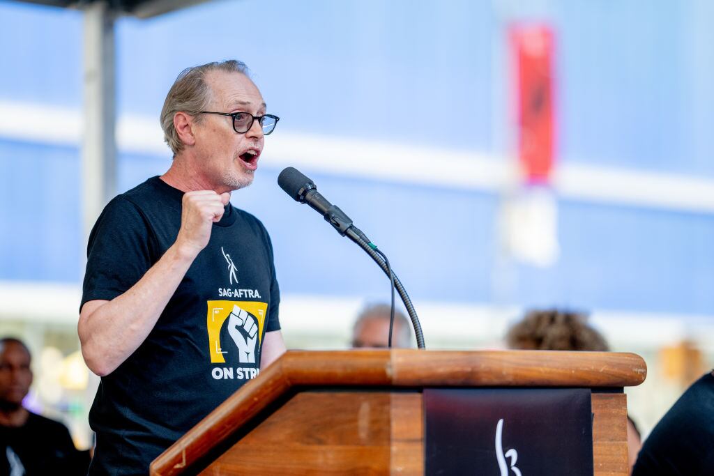 Agreden a Steve Buscemi