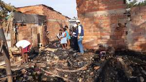 El incendio consumió 3 viviendas.