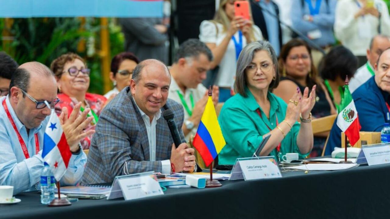 Defensor del Pueblo es elegido como presidente de la FIO.