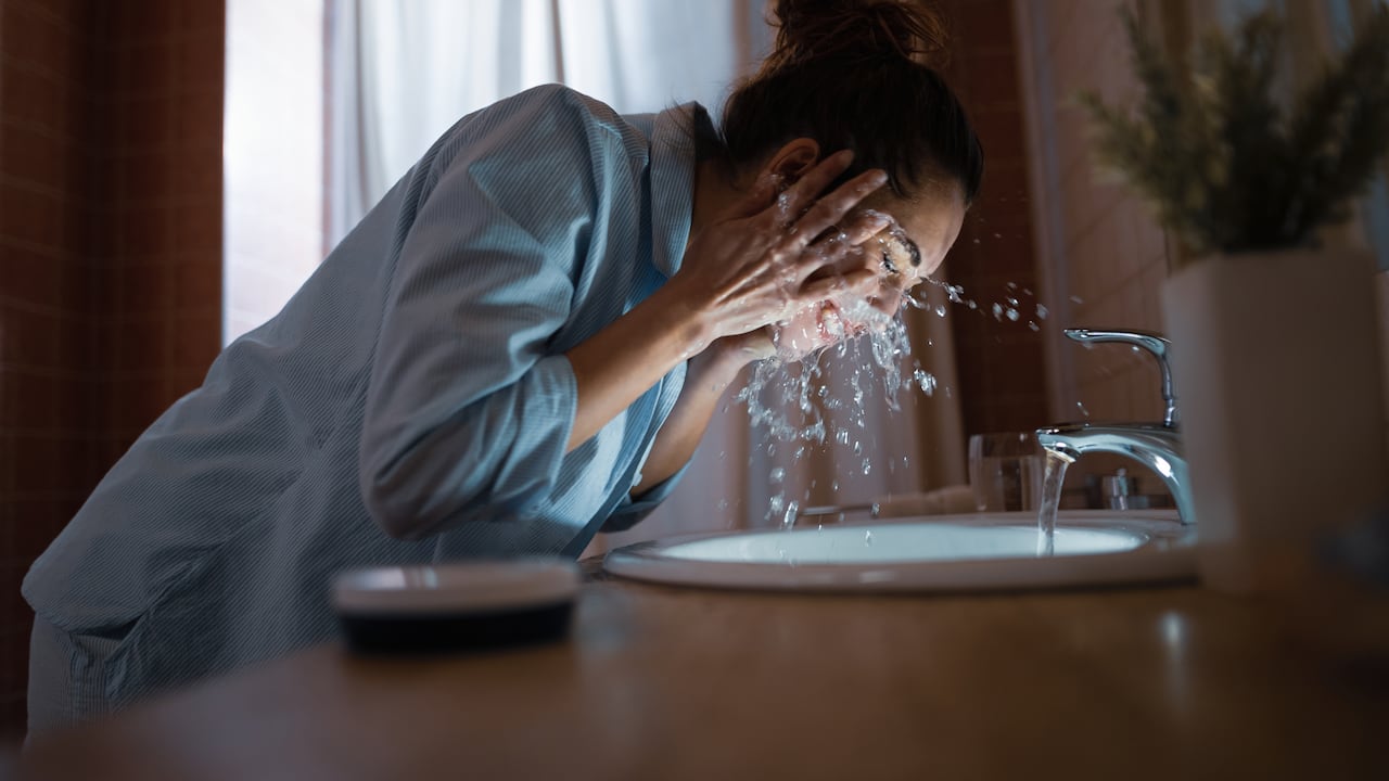 ¿Cómo aliviar la apariencia del rostro cansado?