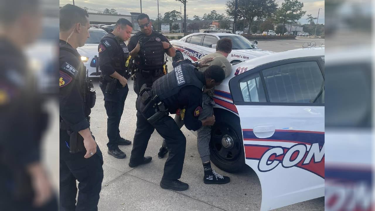 Según las autoridades, a la presunta víctima de secuestro "se le negó comida, agua y fue agredida sexualmente varias veces".