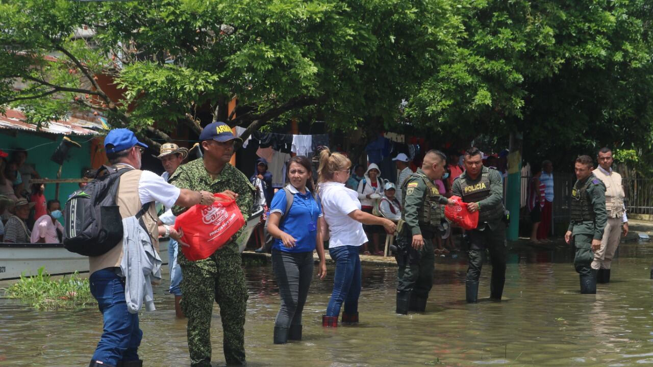 Armada de Colombia entrega asistencia humanitaria en Sucre, Sucre.