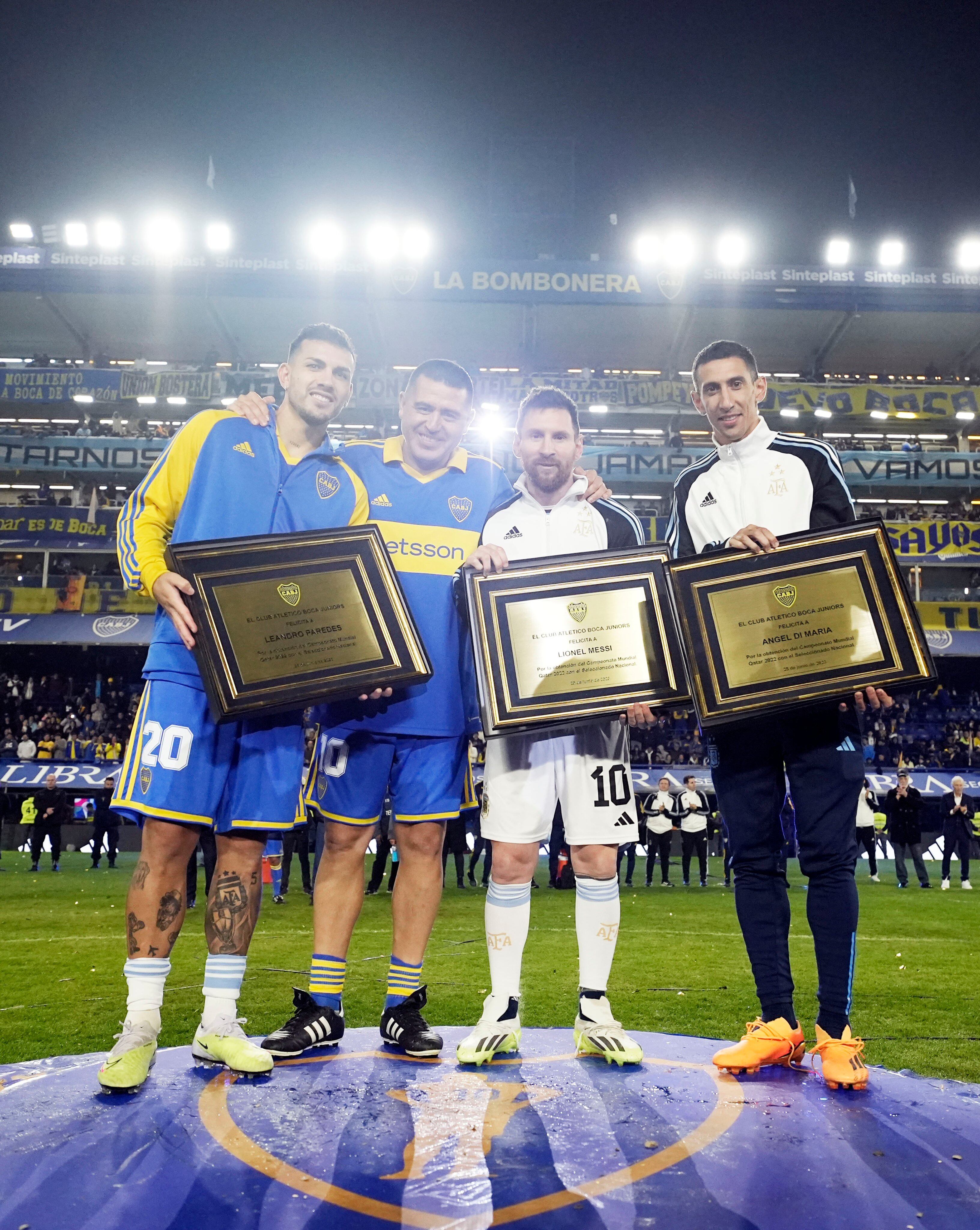 En la despedida de Juan Román Riquelme también se le rindió homenaje a los campeones del mundo.