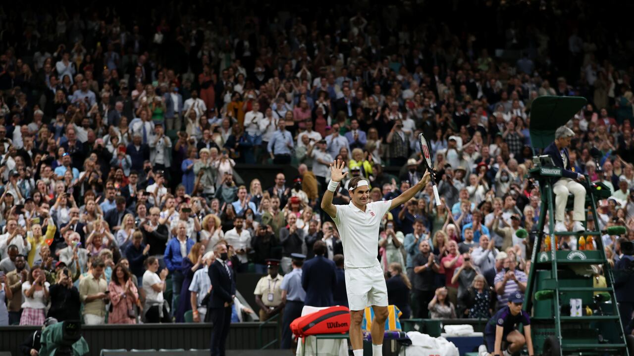 Roger Federer ovacionado en el torneo de Wimbledon.