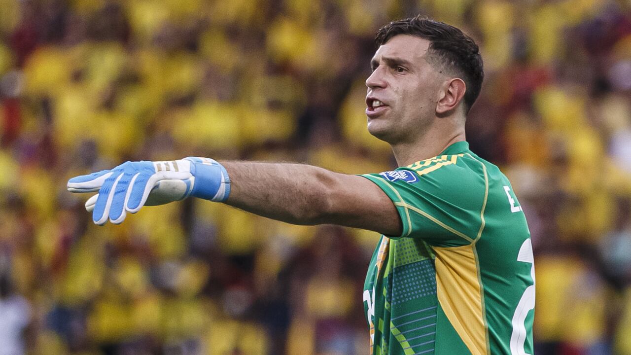 Dibu Martínez no estará disponible para la doble fecha de octubre en las eliminatorias sudamericanas