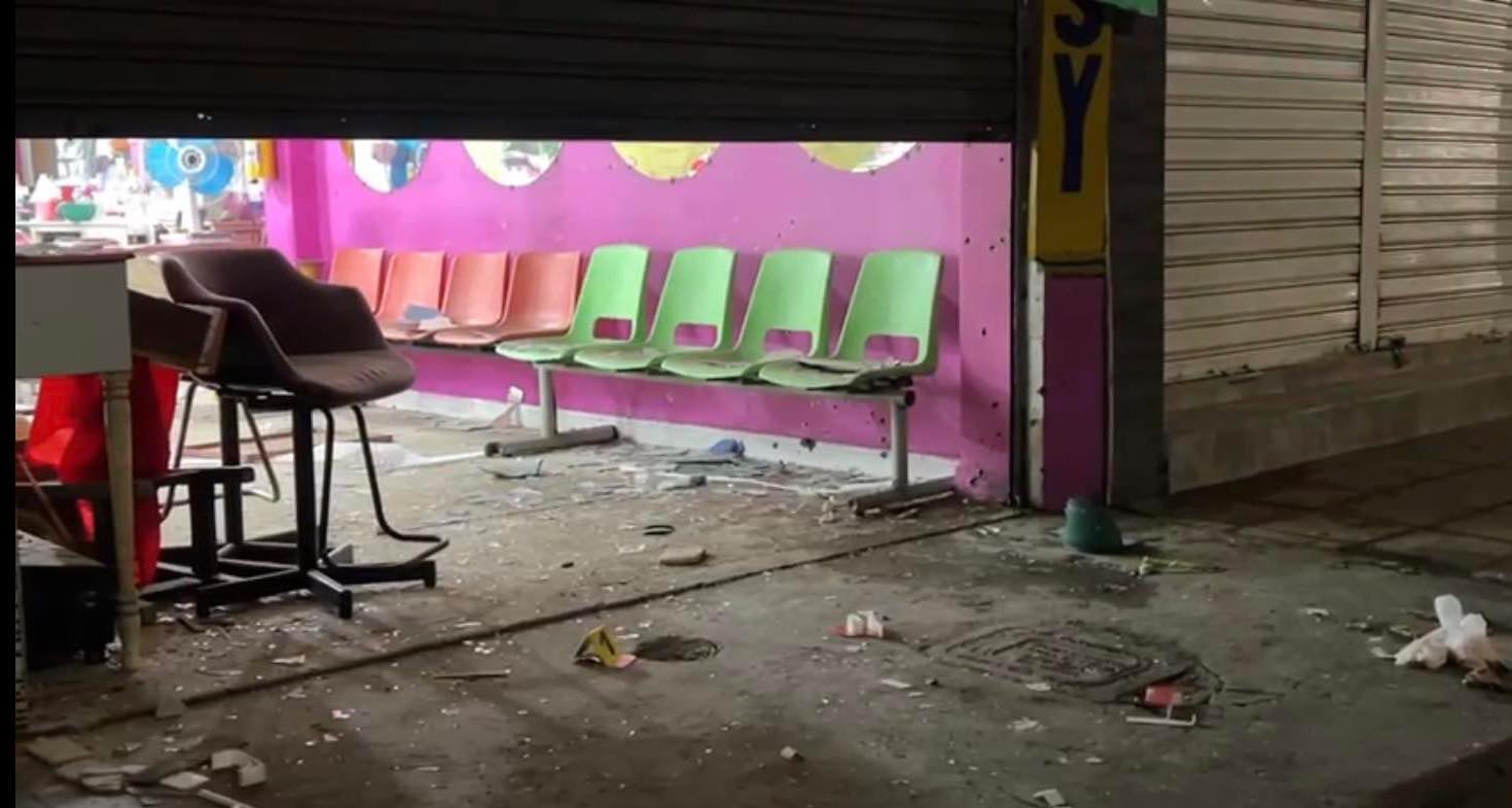 El ataque se registró contra una peluquería.