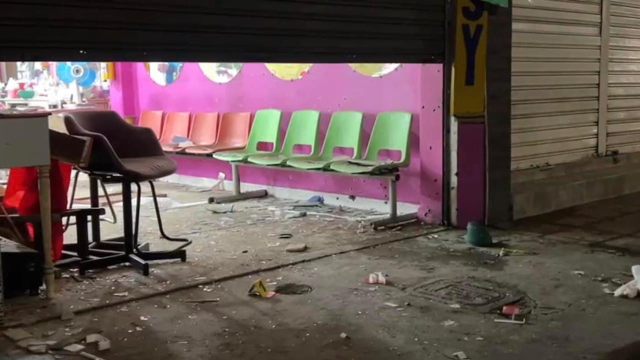 El ataque se registró contra una peluquería.