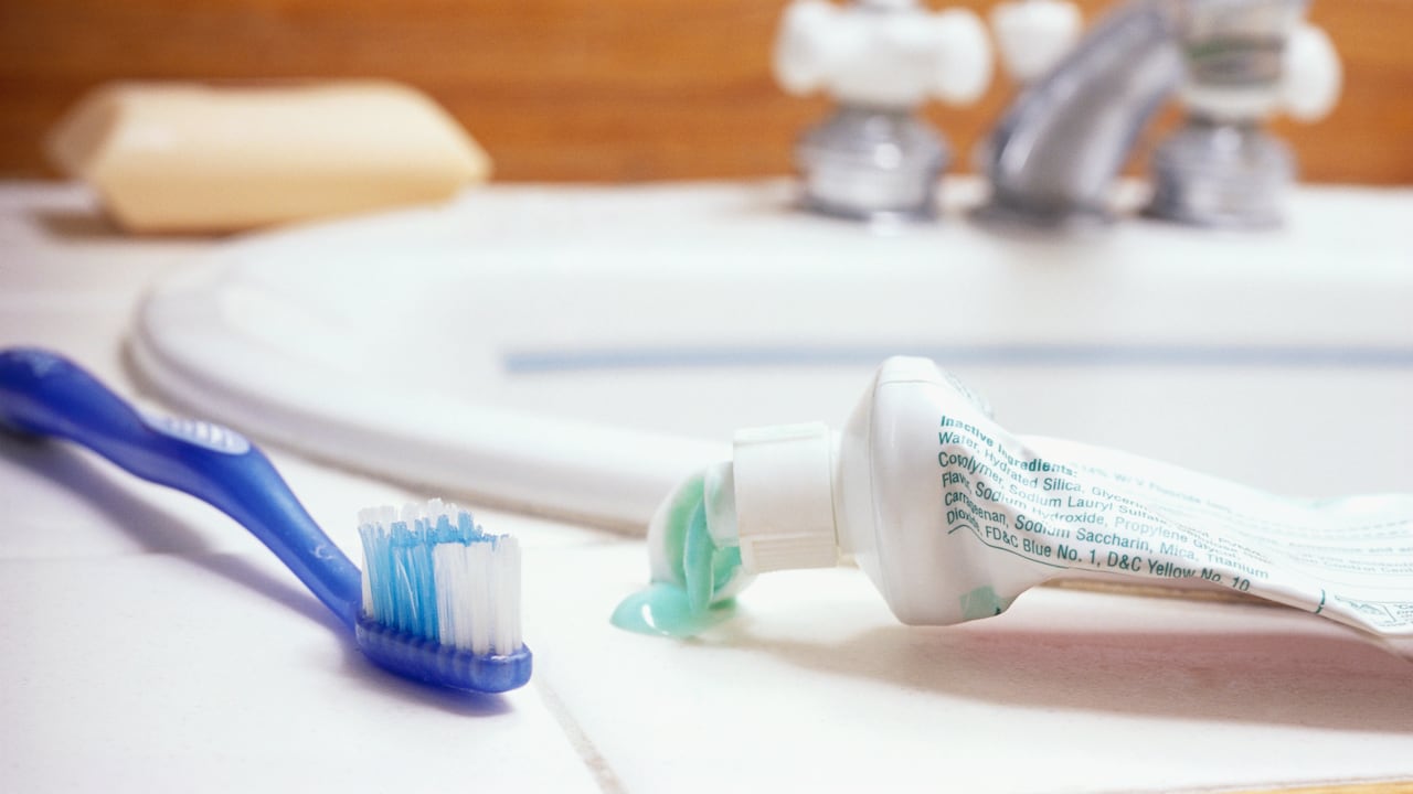 El cambio del cepillo de dientes debe mantenerse muy limpio para evitar infecciones.