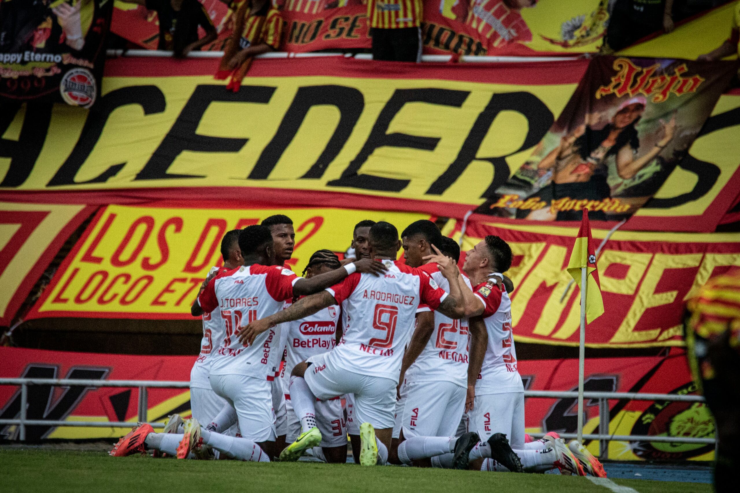 Santa Fe parecía ir tras una cómoda victoria, pero en el segundo tiempo el Pereira logró el empate a dos goles.