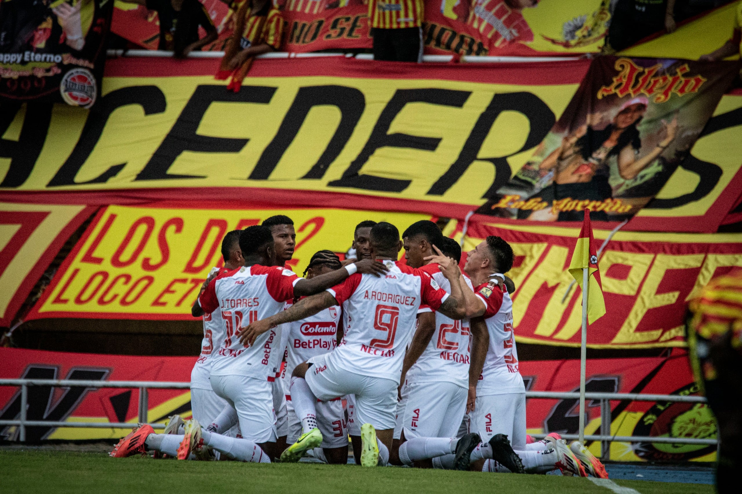 Santa Fe parecía ir tras una cómoda victoria, pero en el segundo tiempo el Pereira logró el empate a dos goles.