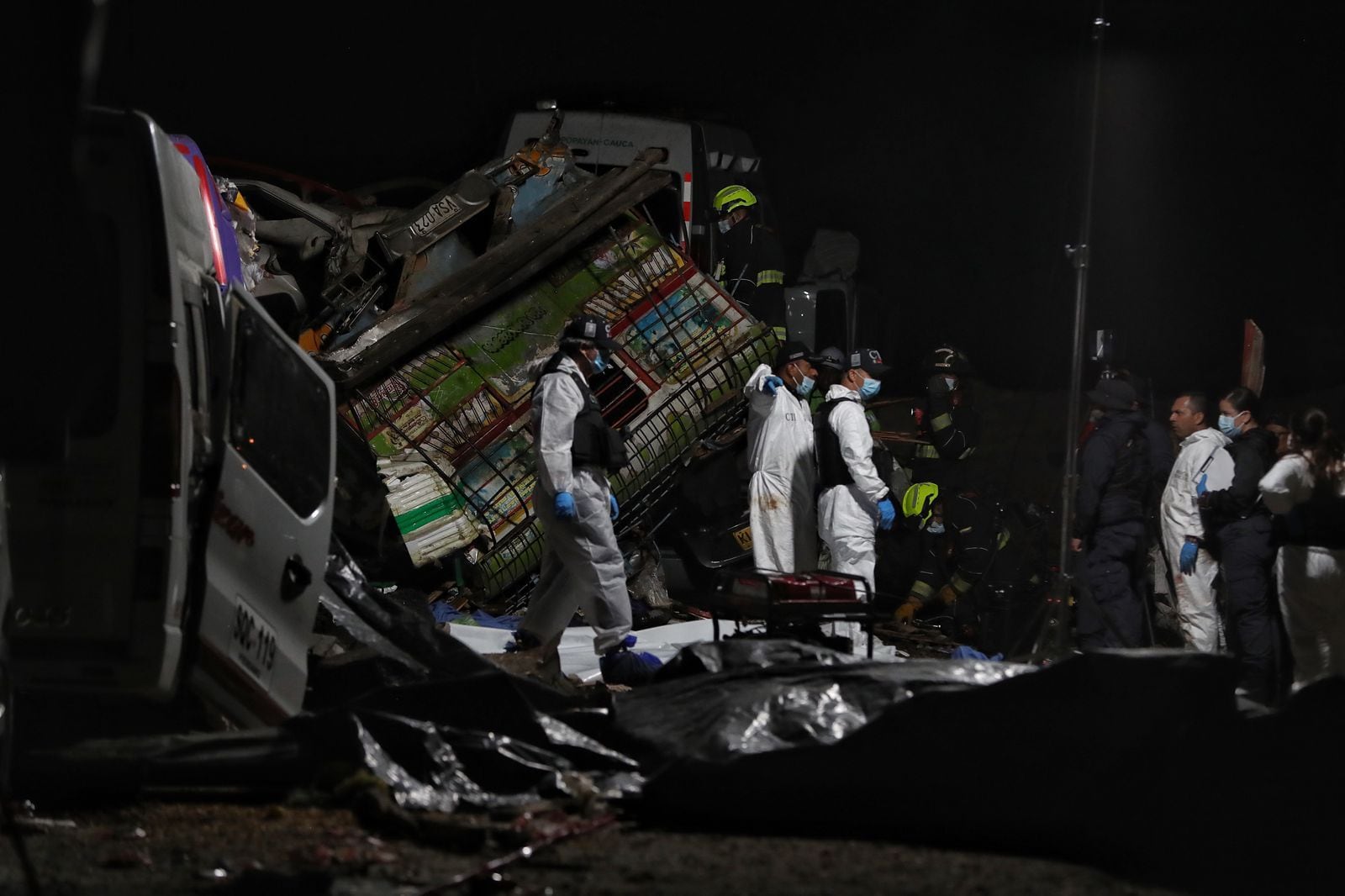 Cerca de las 4:00 de la mañana de este domingo 26 de abril, terminaron las labores de rescate y levantamiento de los cuerpos que quedaron en la zona de la tragedia a raíz de la fuerte explosión de un artefacto explosivo de gran poder en el sector del Túnel, jurisdicción del municipio de Cajibio, centro del Cauca