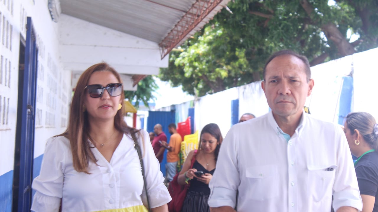 Antonio Sanguino y su esposa, Diana Meza.